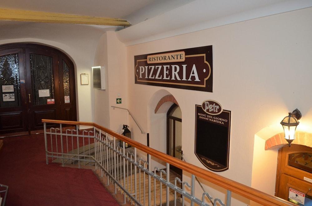 קרלובי וארי Hotel Petr מראה חיצוני תמונה