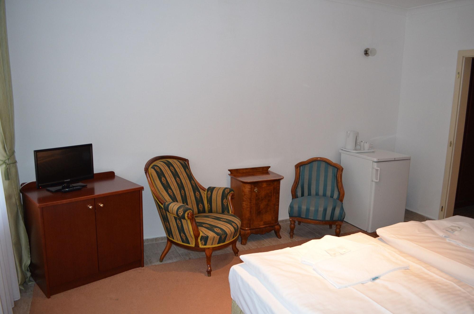 קרלובי וארי Hotel Petr מראה חיצוני תמונה