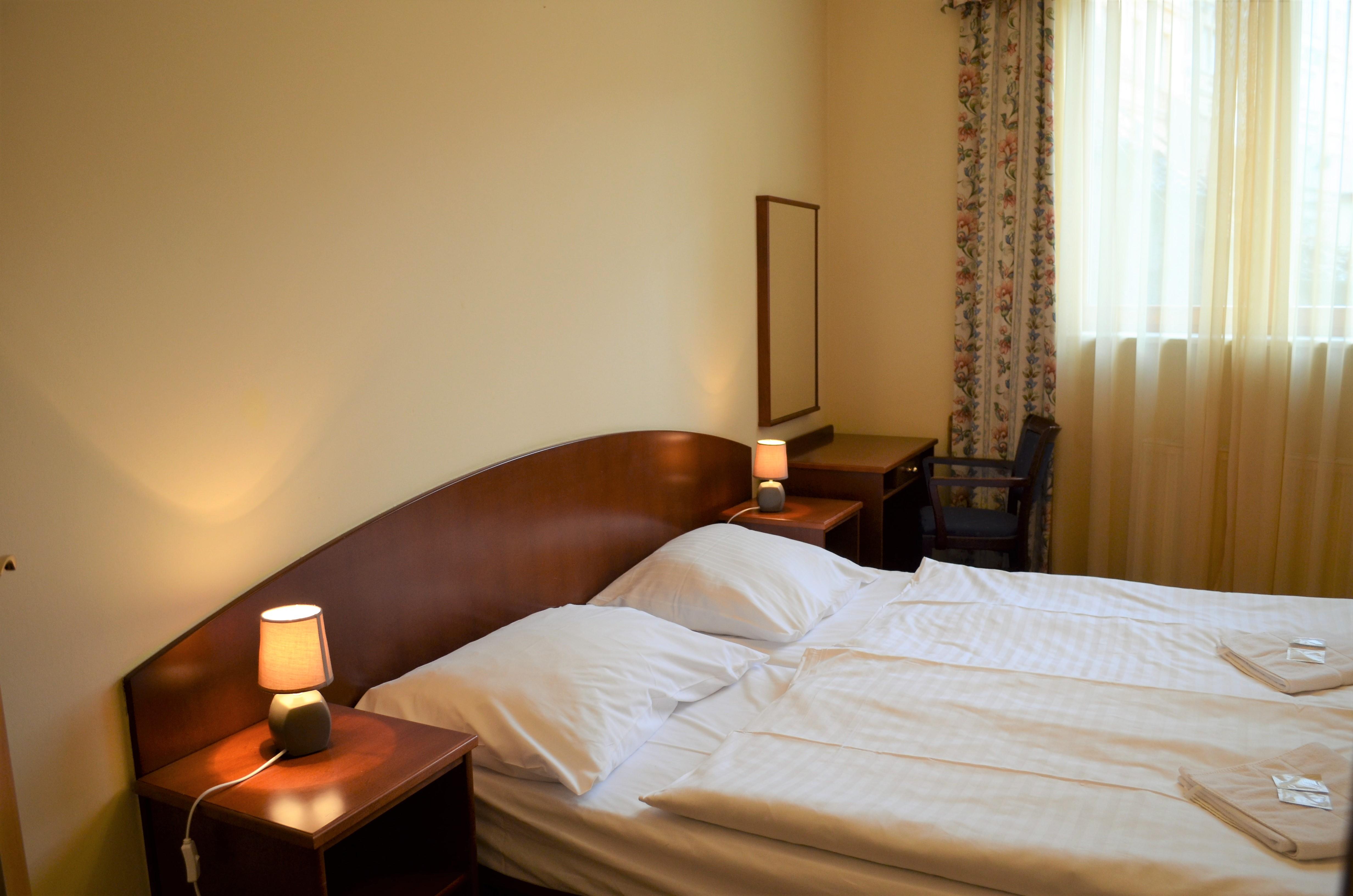 קרלובי וארי Hotel Petr מראה חיצוני תמונה