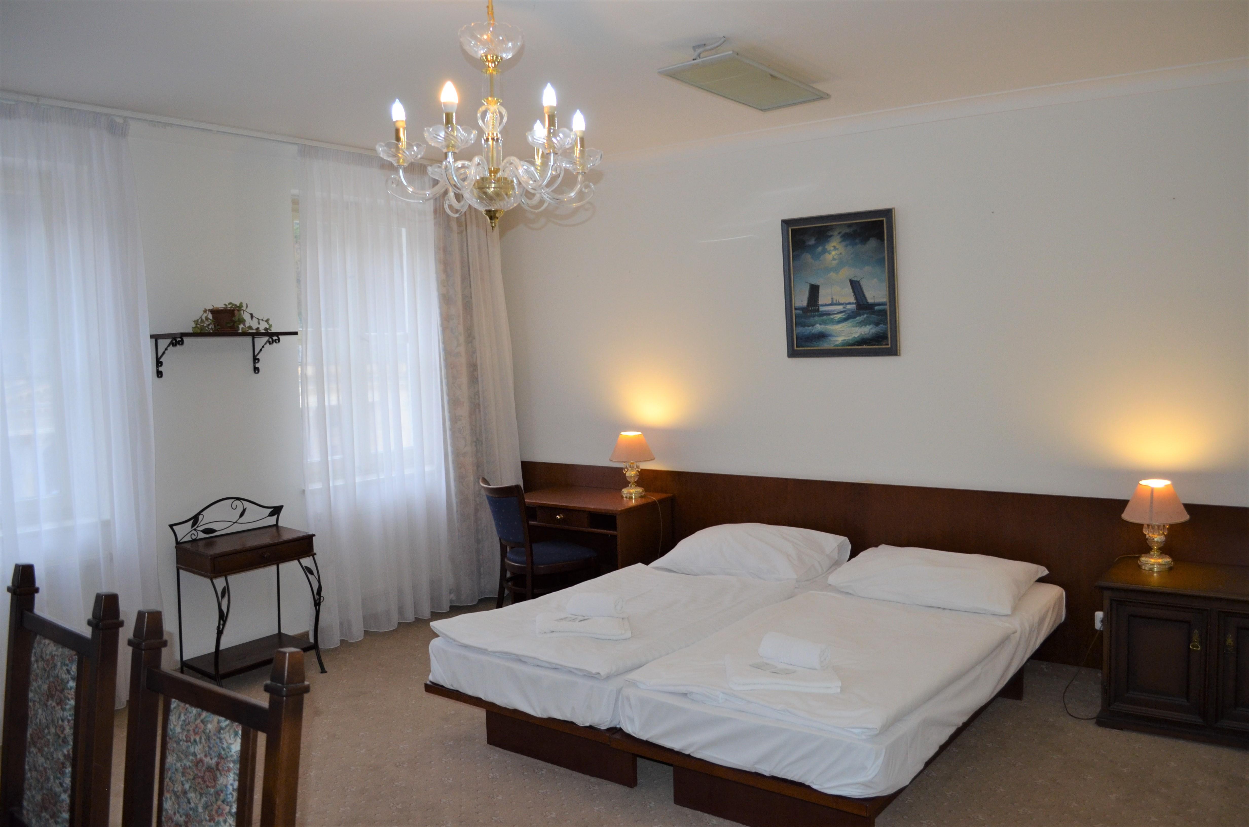 קרלובי וארי Hotel Petr מראה חיצוני תמונה