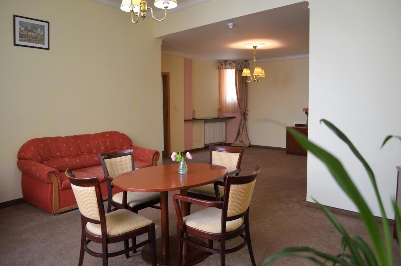 קרלובי וארי Hotel Petr מראה חיצוני תמונה