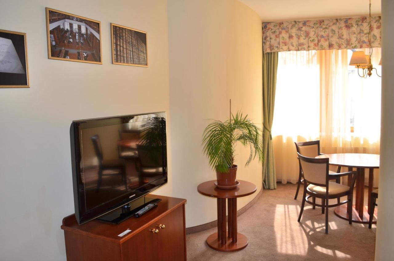 קרלובי וארי Hotel Petr מראה חיצוני תמונה
