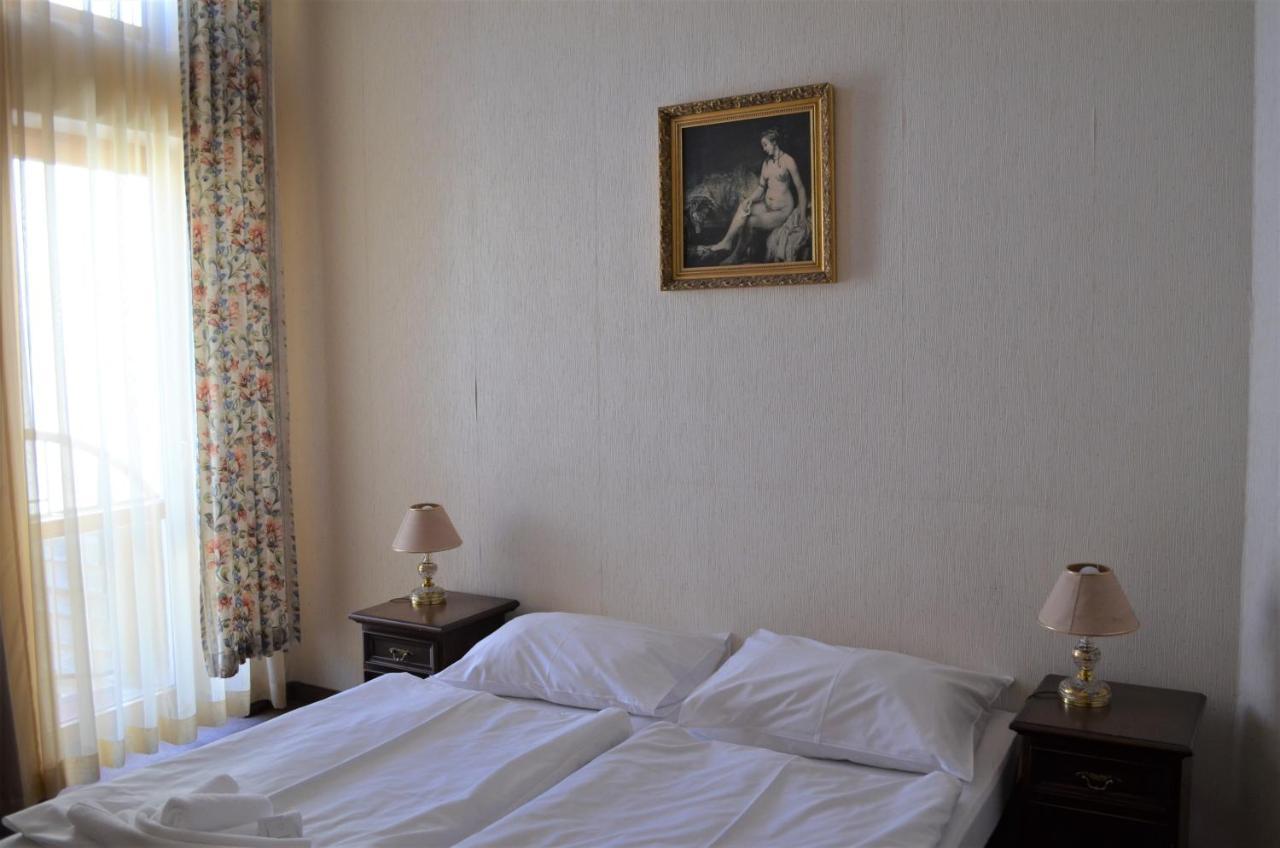 קרלובי וארי Hotel Petr מראה חיצוני תמונה