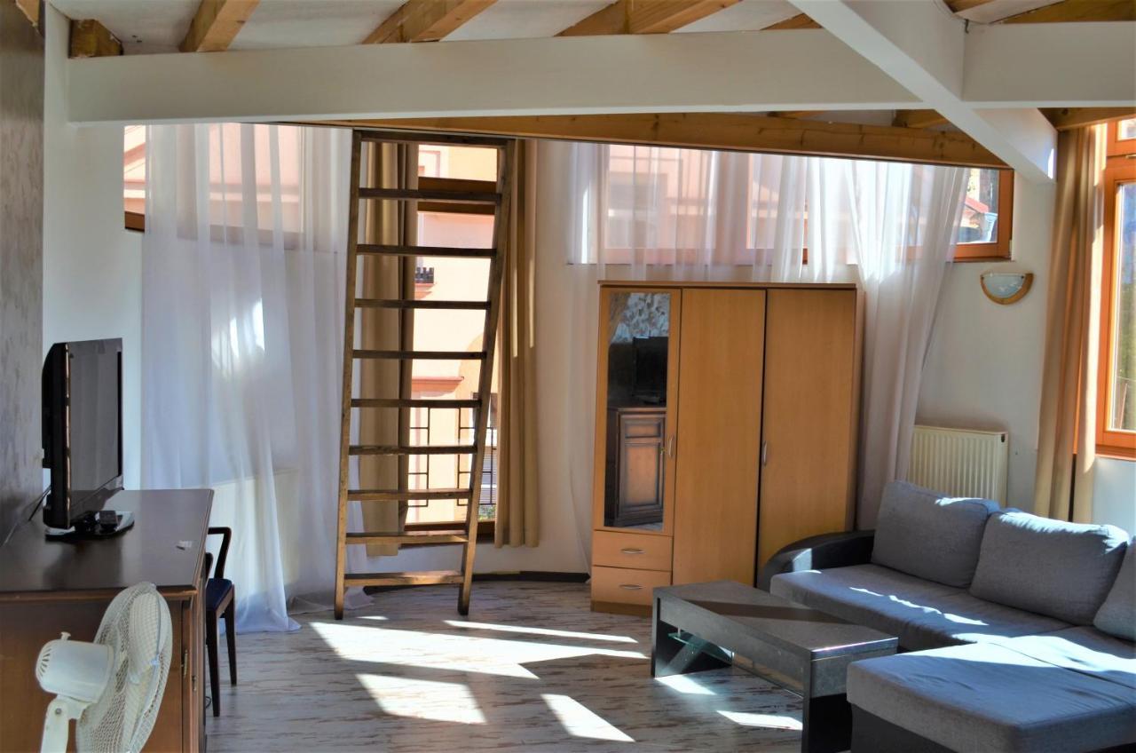 קרלובי וארי Hotel Petr מראה חיצוני תמונה