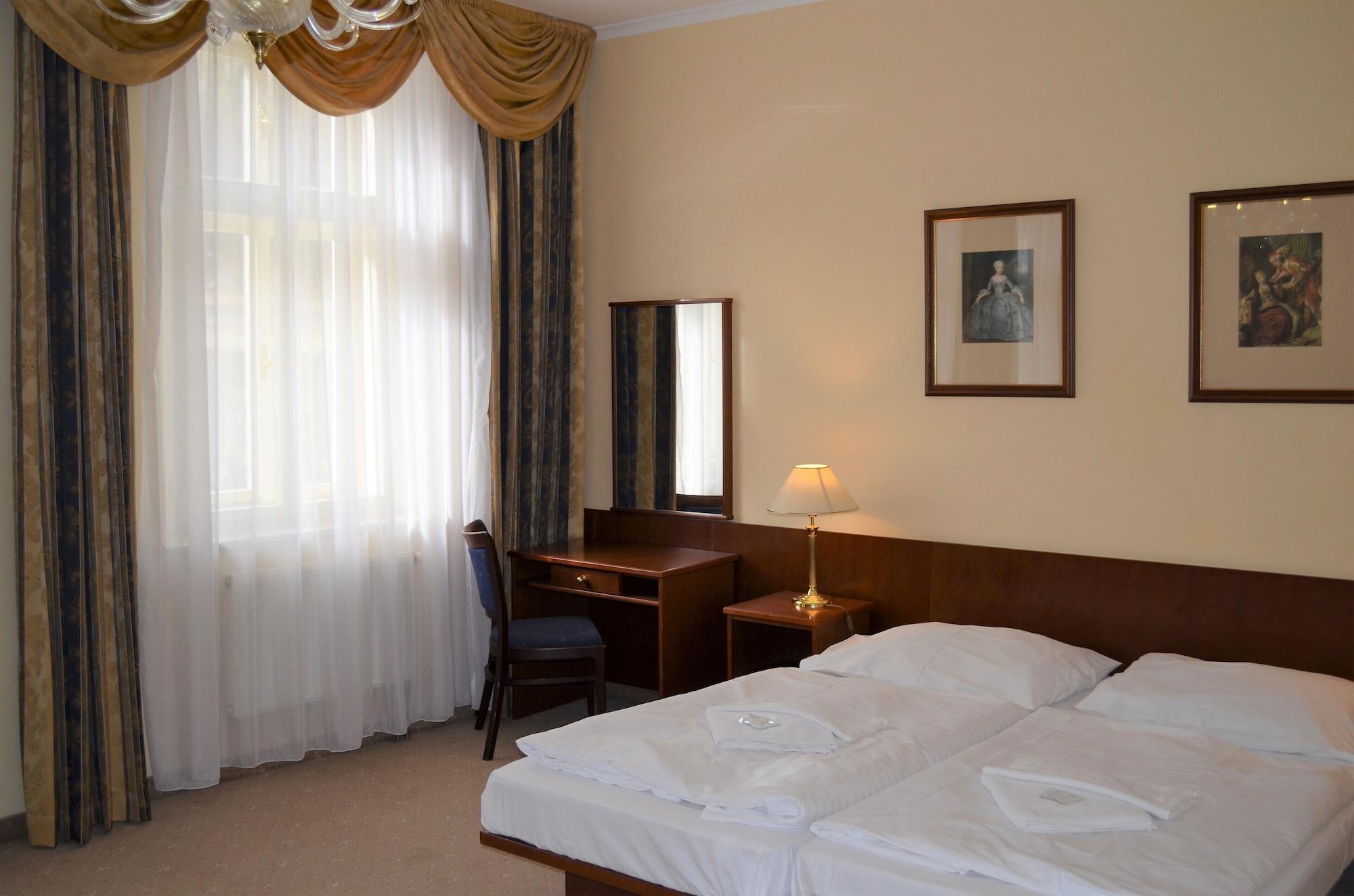 קרלובי וארי Hotel Petr מראה חיצוני תמונה