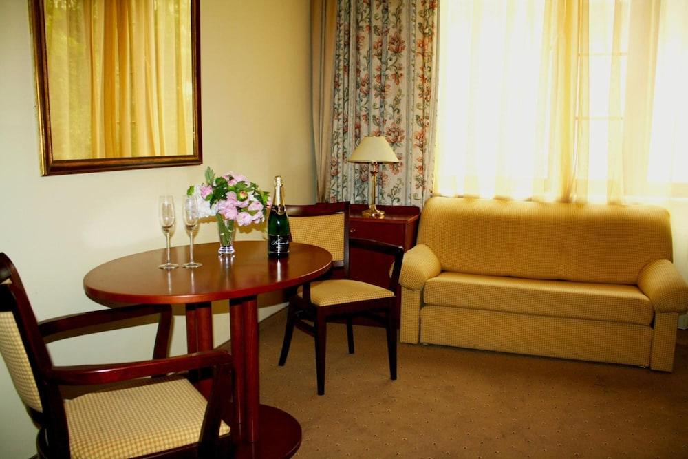 קרלובי וארי Hotel Petr מראה חיצוני תמונה