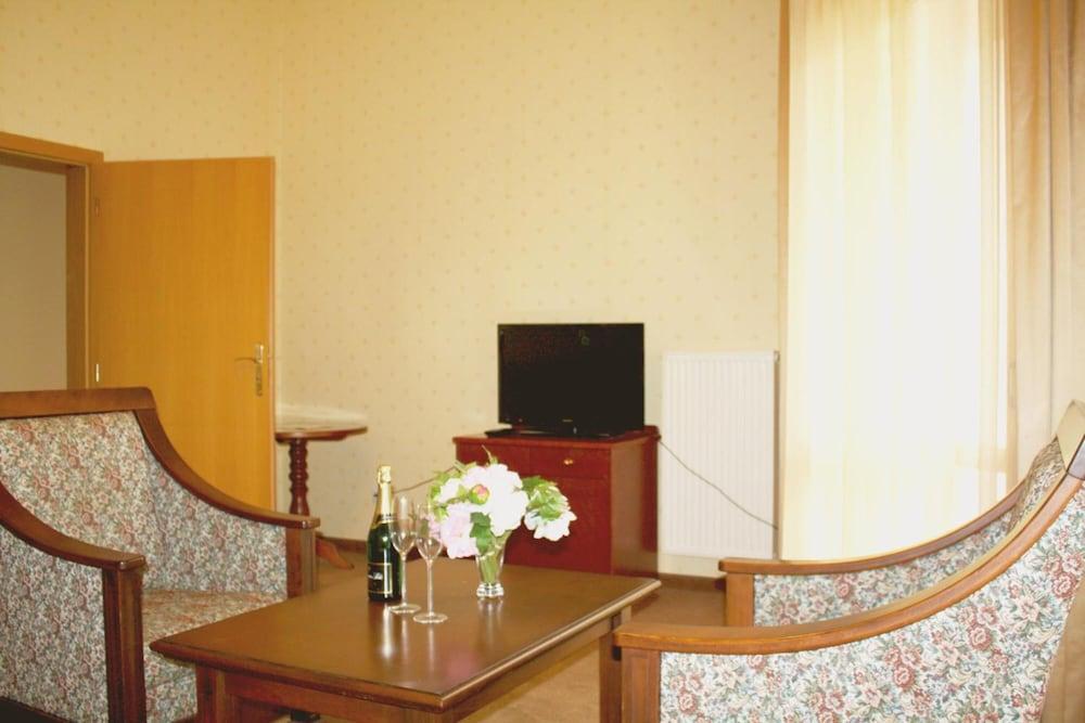 קרלובי וארי Hotel Petr מראה חיצוני תמונה