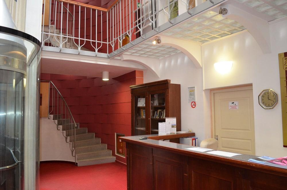קרלובי וארי Hotel Petr מראה חיצוני תמונה