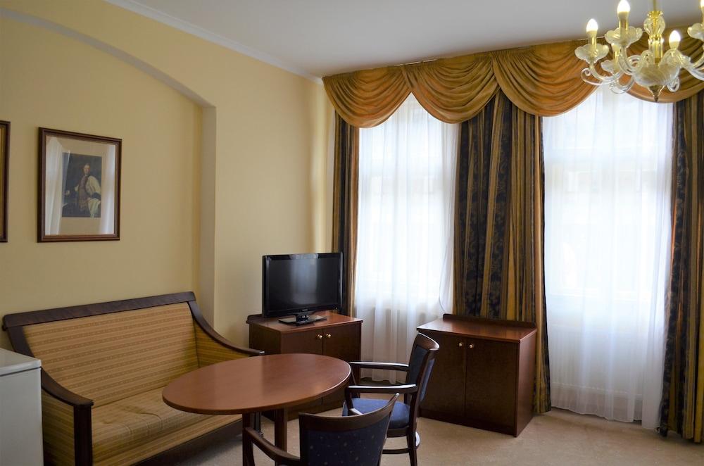 קרלובי וארי Hotel Petr מראה חיצוני תמונה