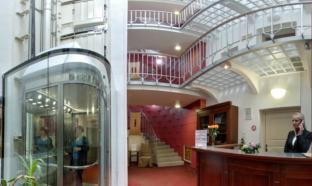 קרלובי וארי Hotel Petr מראה חיצוני תמונה