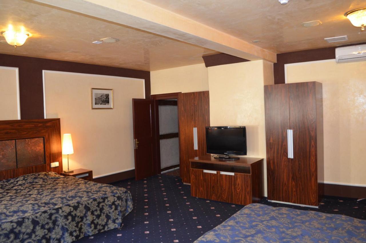 קרלובי וארי Hotel Petr מראה חיצוני תמונה