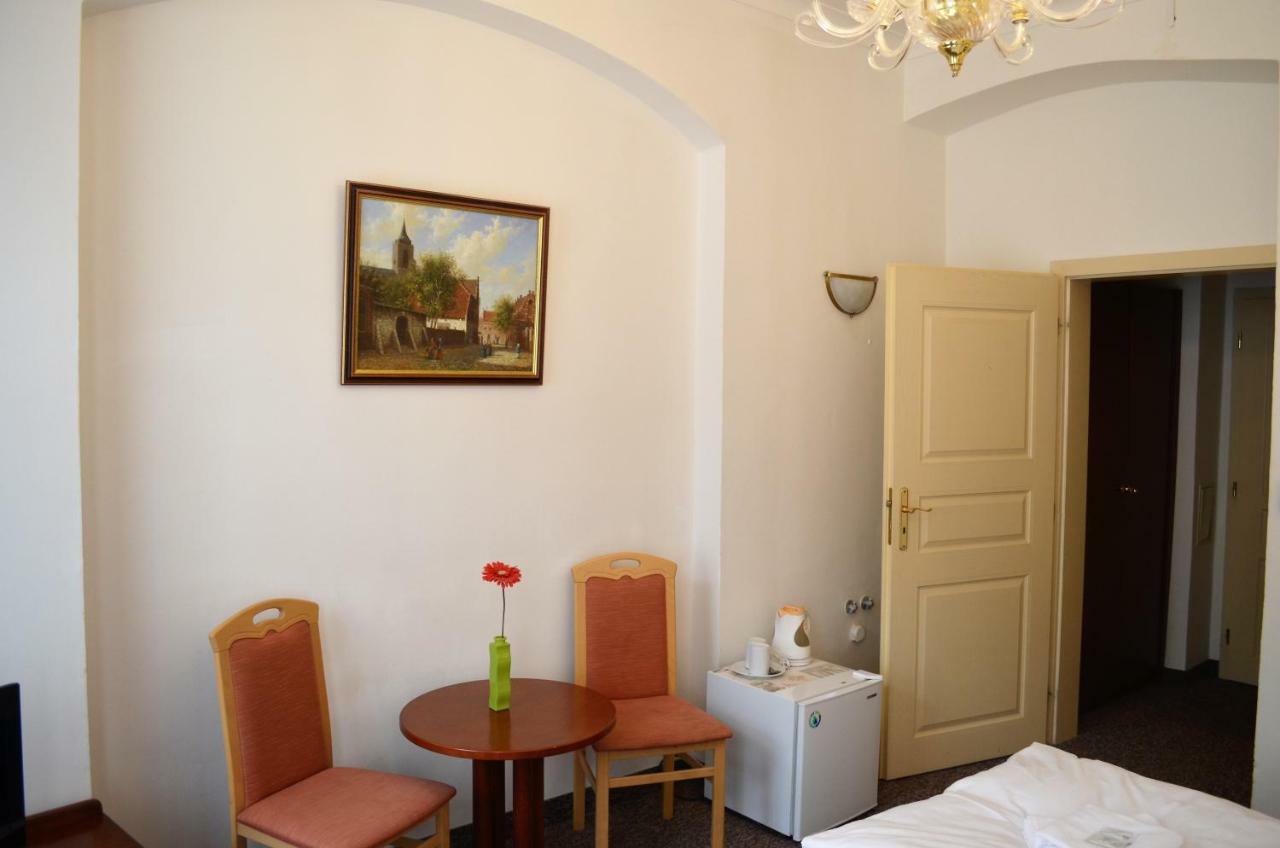 קרלובי וארי Hotel Petr מראה חיצוני תמונה