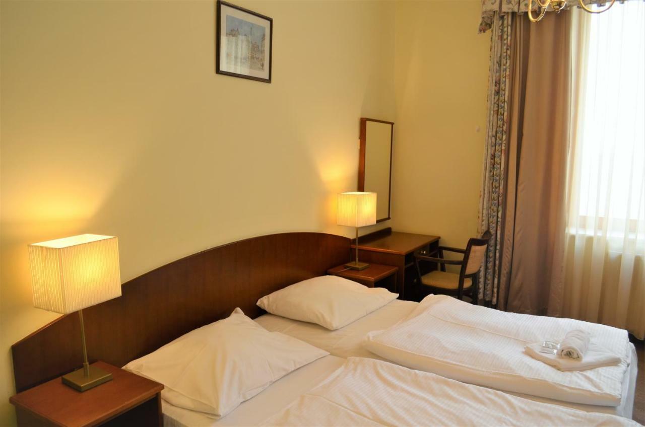 קרלובי וארי Hotel Petr מראה חיצוני תמונה
