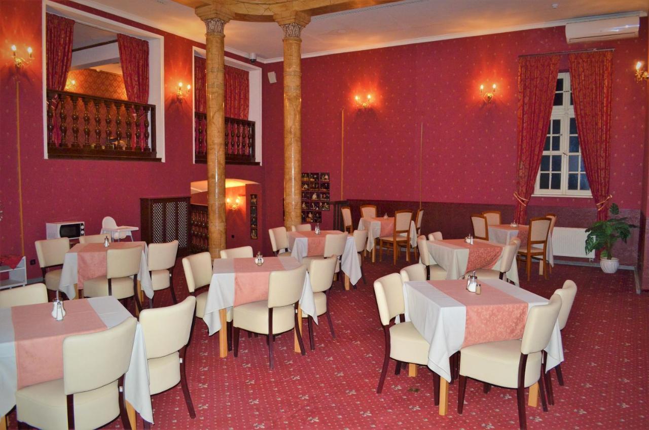 קרלובי וארי Hotel Petr מראה חיצוני תמונה