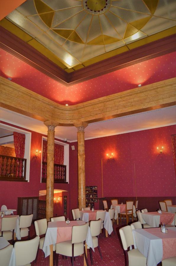 קרלובי וארי Hotel Petr מראה חיצוני תמונה